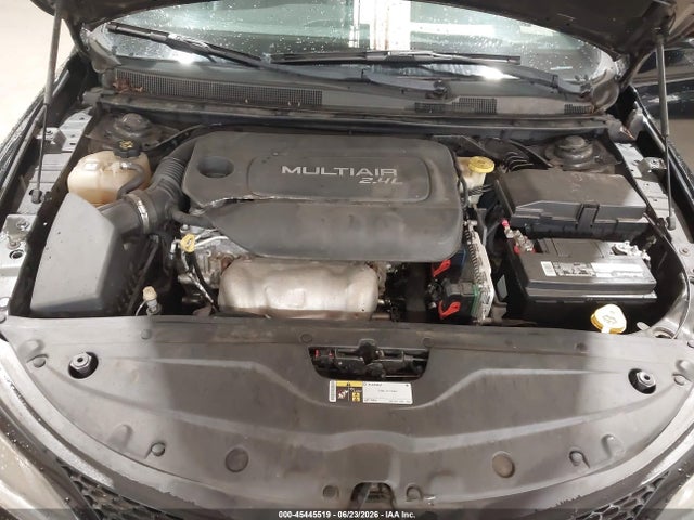 45445519 :رقم المزاد ، 1C3CCCBB0FN542526 vin ، 2015 Chrysler 200 S مزاد بيع