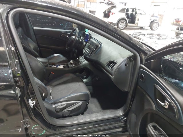 45445519 :رقم المزاد ، 1C3CCCBB0FN542526 vin ، 2015 Chrysler 200 S مزاد بيع
