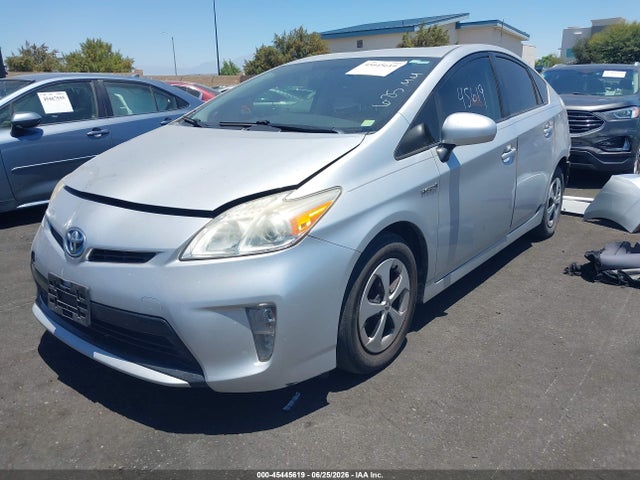 Toyota Prius Two 2014 JTDKN3DU7E0394404 Image 2