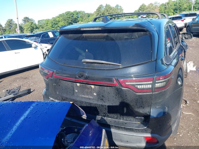 Auction sale of the 2018 Toyota Highlander Le, vin: 5TDBZRFH4JS851426, lot number: 45445782