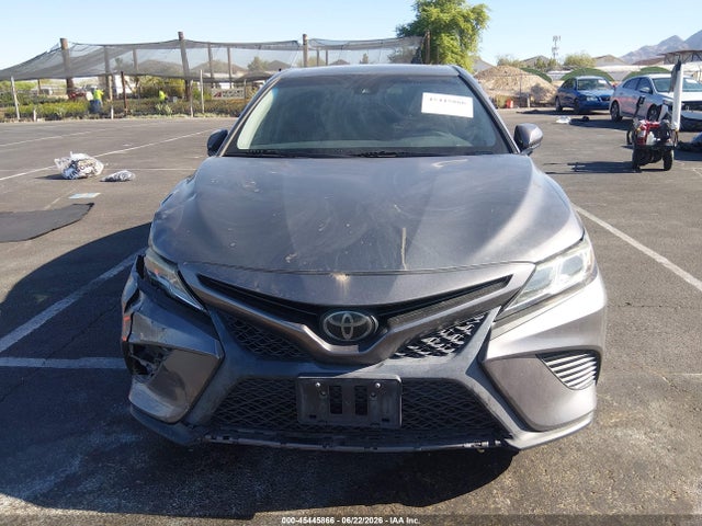 4T1B11HK5JU501084 Toyota CAMRY SE