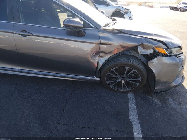 4T1B11HK5JU501084 Toyota CAMRY SE