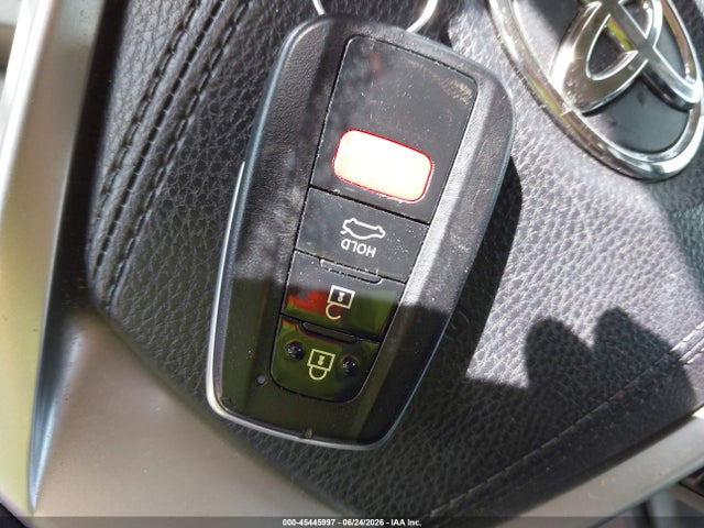 5TDJZRFH9JS818725 Toyota Highlander Xle