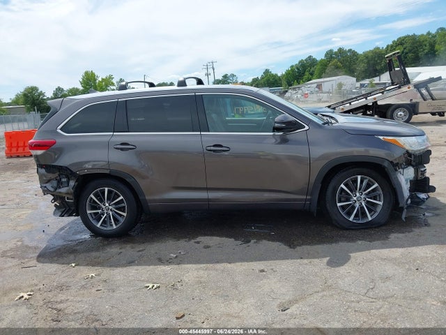 5TDJZRFH9JS818725 Toyota Highlander Xle