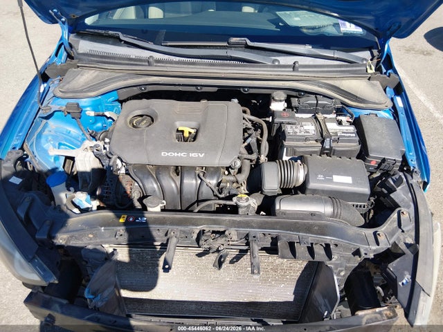 KMHD84LF3HU190975 Hyundai ELANTRA SE