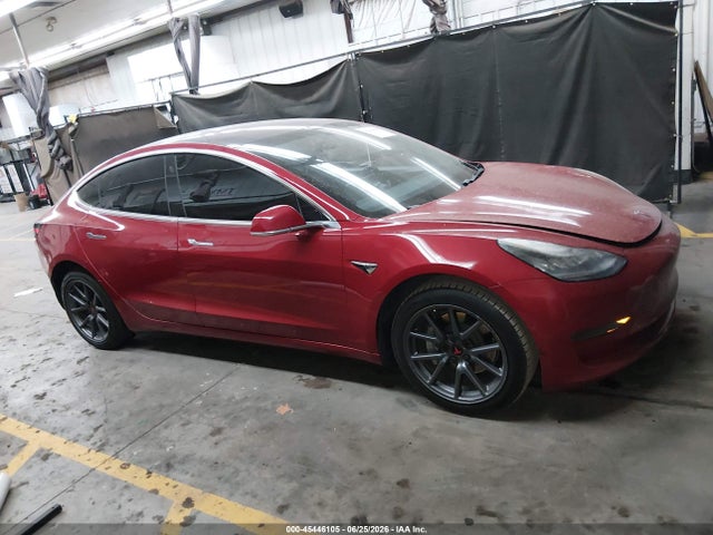 45446105 :رقم المزاد ، 5YJ3E1EA8JF034115 vin ، 2018 Tesla Model 3 Long Range/mid Range مزاد بيع