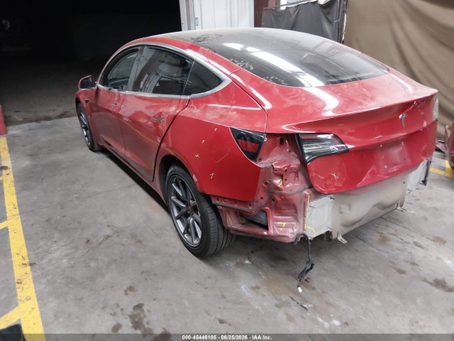 45446105 :رقم المزاد ، 5YJ3E1EA8JF034115 vin ، 2018 Tesla Model 3 Long Range/mid Range مزاد بيع