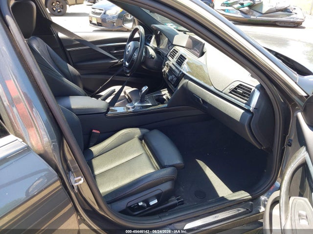 45446142 :رقم المزاد ، WBA8D9C56JA615423 vin ، 2018 Bmw 330i Xdrive مزاد بيع