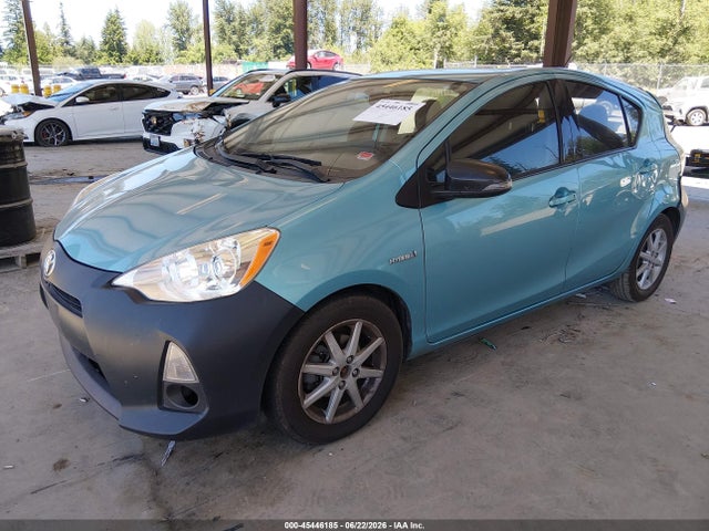 Toyota Prius C Four 2014 JTDKDTB32E1066993 Image 2