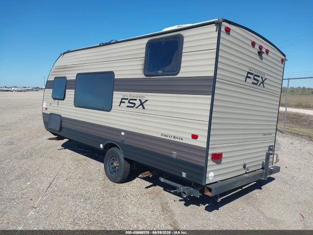 45446376 :رقم المزاد ، 4X4TWDT12KY093271 vin ، 2019 Forest River Wildwood مزاد بيع