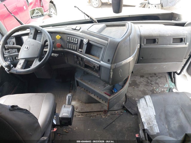 Продаж на аукціоні авто 2018 Volvo Vnl, vin: 4V4NC9EH4JN897591, номер лоту: 45446443
