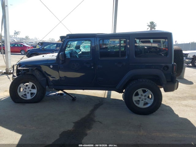 1C4BJWDG2HL581088 Jeep Wrangler Unlimited Sport