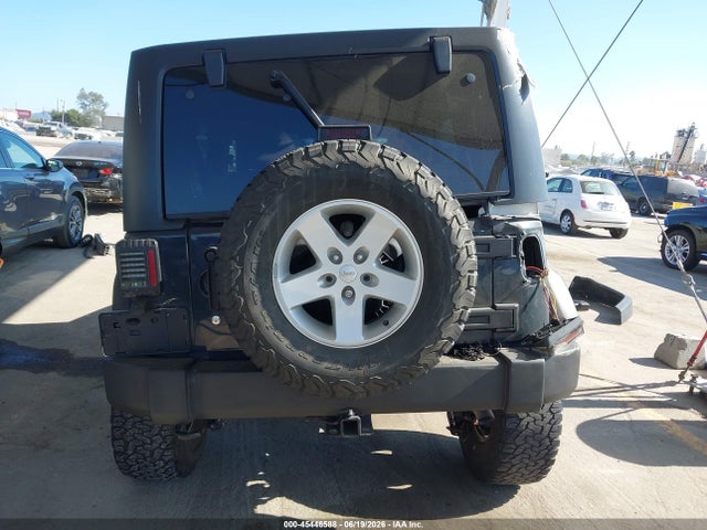 1C4BJWDG2HL581088 Jeep Wrangler Unlimited Sport