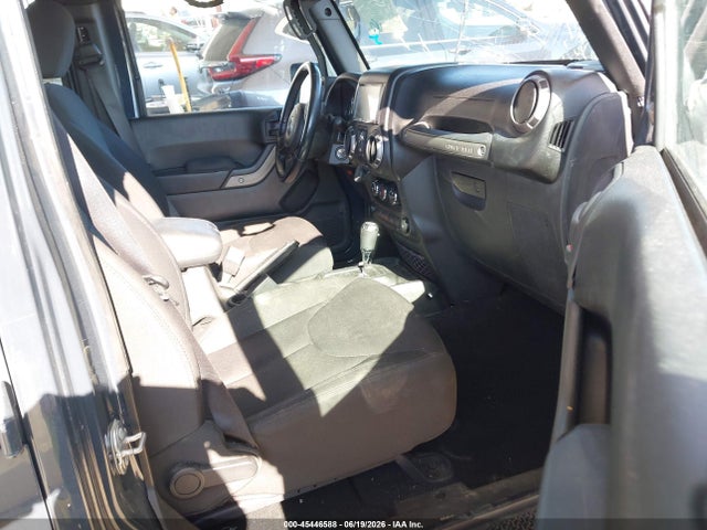1C4BJWDG2HL581088 Jeep Wrangler Unlimited Sport