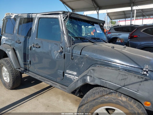 1C4BJWDG2HL581088 Jeep Wrangler Unlimited Sport