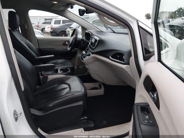 45446648 :رقم المزاد ، 2C4RC1BG3KR626018 vin ، 2019 Chrysler Pacifica Touring L مزاد بيع