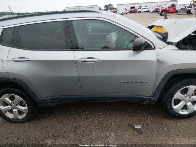 45446710 :رقم المزاد ، 3C4NJDBB5NT132965 vin ، 2022 Jeep Compass Latitude 4x4 مزاد بيع