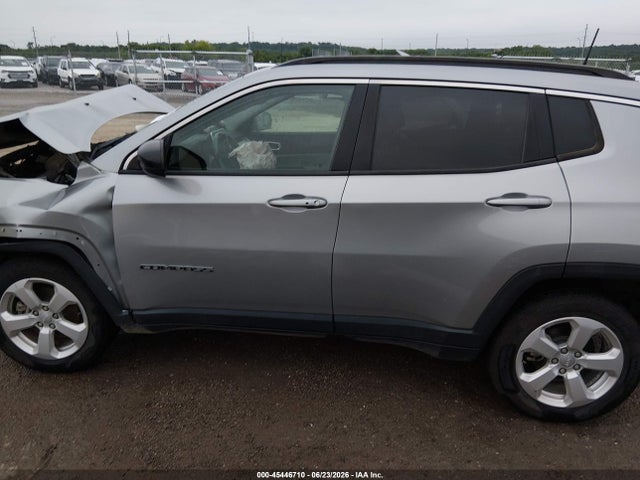 45446710 :رقم المزاد ، 3C4NJDBB5NT132965 vin ، 2022 Jeep Compass Latitude 4x4 مزاد بيع