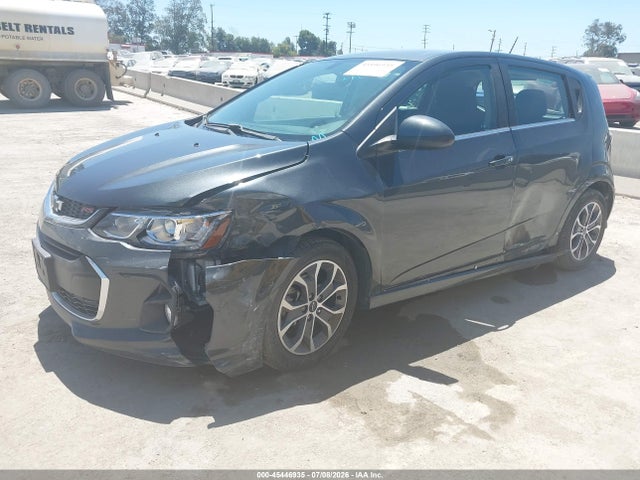Chevrolet Sonic Lt Auto 2018 1G1JD6SH1J4104014 Image 2