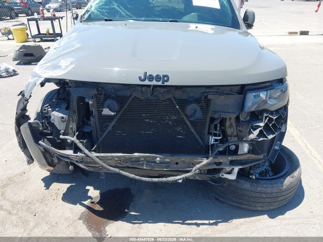 1C4RJEAG9KC819880 Jeep Grand Cherokee Altitude 4x2