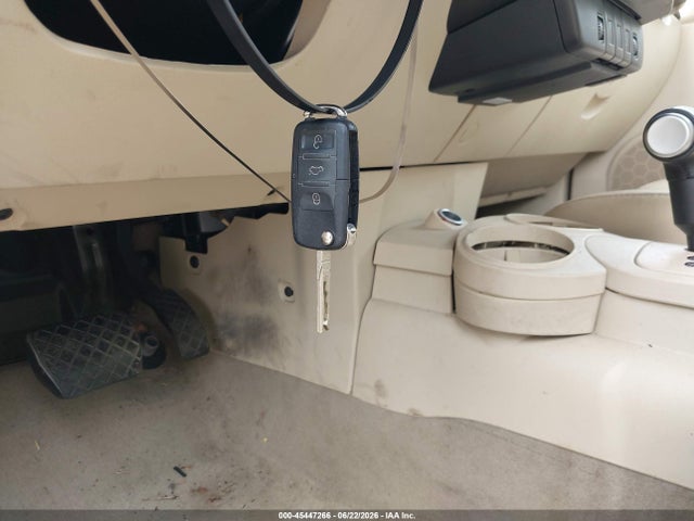 45447266 :رقم المزاد ، 3VWCD31YX5M314246 vin ، 2005 Volkswagen New Beetle Gls 1.8t مزاد بيع