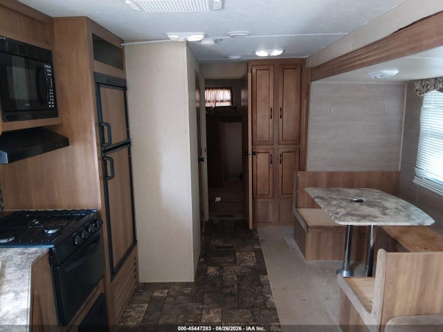 Coachmen Catalina 2014 5ZT2CAUB6EA017113 Image 8