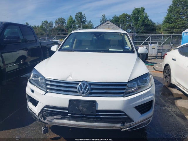 2016 Volkswagen Touareg Vr6 Sport მანქანა იყიდება აუქციონზე, vin: WVGEF9BP3GD012693, აუქციონის ნომერი: 45447408