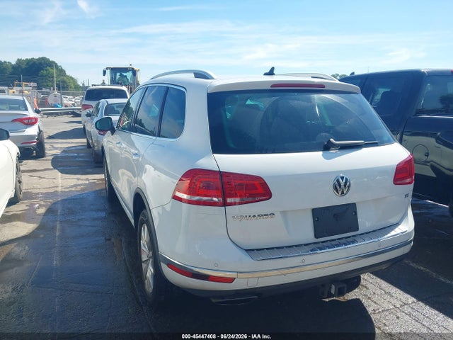2016 Volkswagen Touareg Vr6 Sport მანქანა იყიდება აუქციონზე, vin: WVGEF9BP3GD012693, აუქციონის ნომერი: 45447408