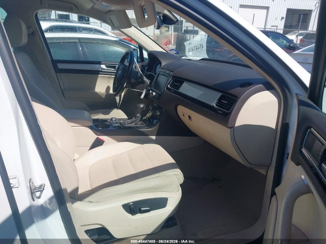2016 Volkswagen Touareg Vr6 Sport მანქანა იყიდება აუქციონზე, vin: WVGEF9BP3GD012693, აუქციონის ნომერი: 45447408