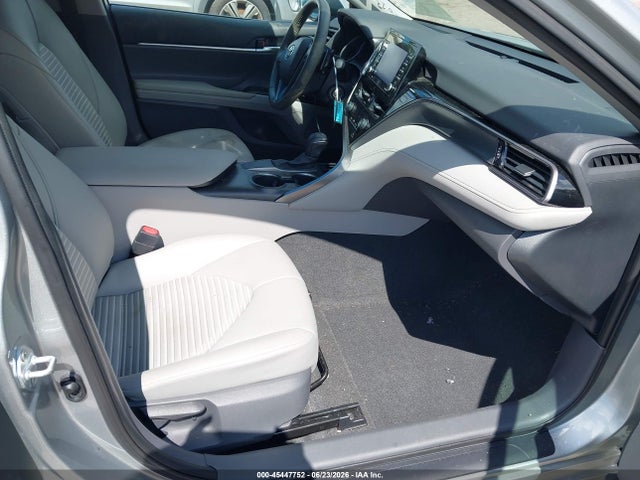45447752 :رقم المزاد ، 4T1G11AK7MU435044 vin ، 2021 Toyota Camry Se مزاد بيع