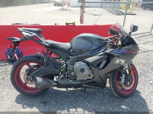Suzuki GSX-R750 2026 JS1GR7MA1T7101229 Image 12