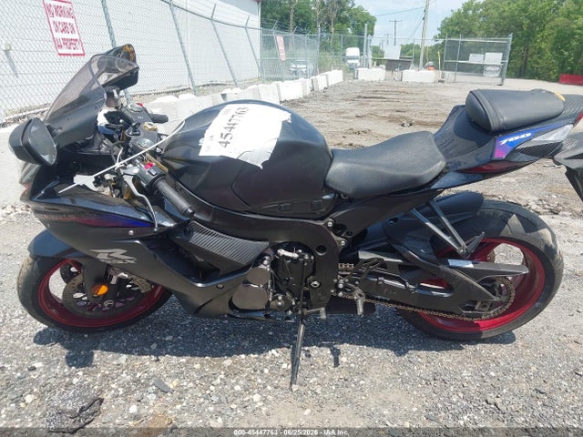 Suzuki GSX-R750 2026 JS1GR7MA1T7101229 Image 13