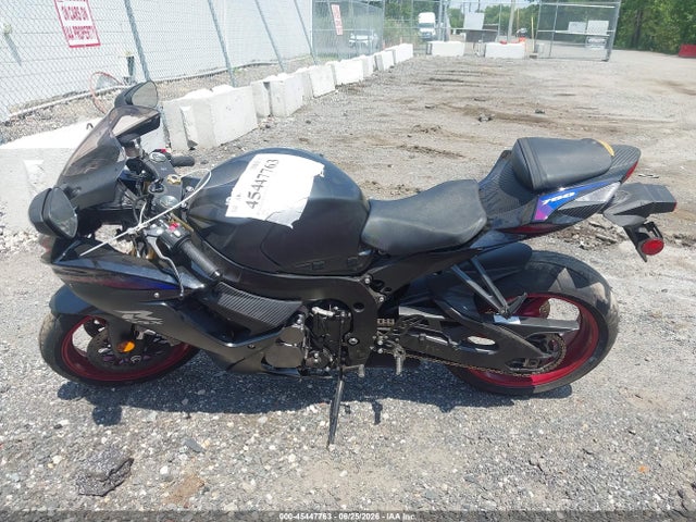 Suzuki GSX-R750 2026 JS1GR7MA1T7101229 Image 3