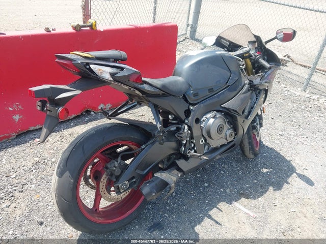Suzuki GSX-R750 2026 JS1GR7MA1T7101229 Image 4