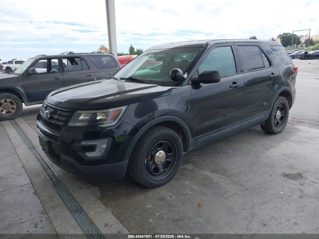 Ford Police Interceptor Utility 2018 1FM5K8AR8JGC49565 Image 2