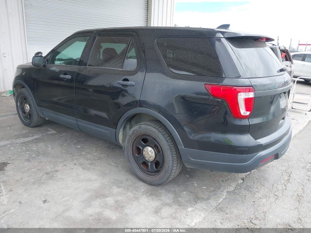 Ford Police Interceptor Utility 2018 1FM5K8AR8JGC49565 Image 3