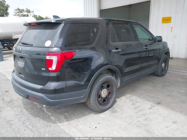 Ford Police Interceptor Utility 2018 1FM5K8AR8JGC49565 Image 4
