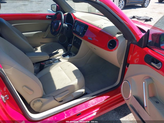 45448426 :رقم المزاد ، 3VW5X7AT6EM800547 vin ، 2014 Volkswagen Beetle 2.5l مزاد بيع