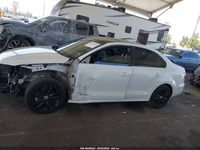3VWD17AJ3JM247393 Volkswagen Jetta 1.8t Se Sport