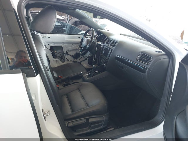 3VWD17AJ3JM247393 Volkswagen Jetta 1.8t Se Sport