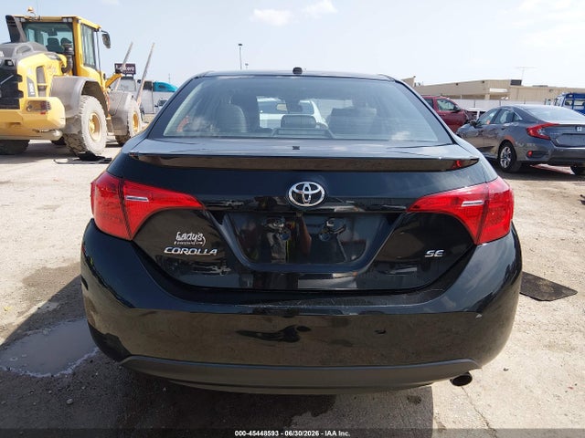 Toyota COROLLA SE 2018 5YFBURHE1JP801335 Image 16
