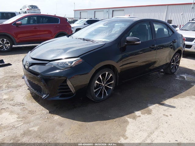 Toyota COROLLA SE 2018 5YFBURHE1JP801335 Image 2