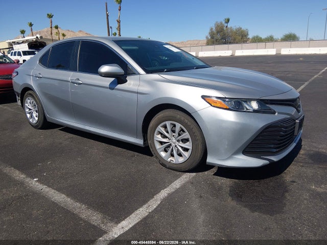 45448594 :رقم المزاد ، 4T1B11HK5KU227192 vin ، 2019 Toyota Camry Le مزاد بيع