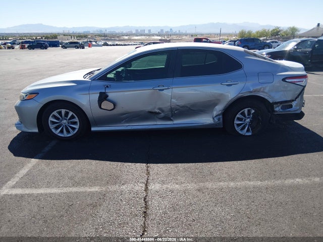 45448594 :رقم المزاد ، 4T1B11HK5KU227192 vin ، 2019 Toyota Camry Le مزاد بيع