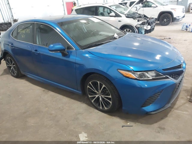 45448713 :رقم المزاد ، 4T1B11HKXJU008971 vin ، 2018 Toyota Camry Se مزاد بيع