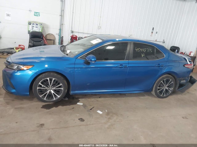 45448713 :رقم المزاد ، 4T1B11HKXJU008971 vin ، 2018 Toyota Camry Se مزاد بيع