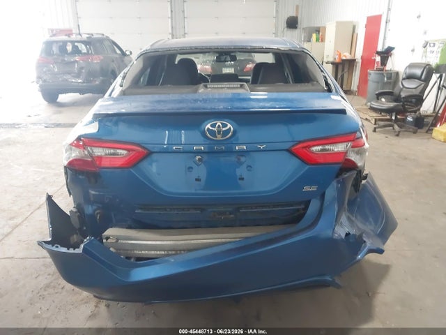 45448713 :رقم المزاد ، 4T1B11HKXJU008971 vin ، 2018 Toyota Camry Se مزاد بيع