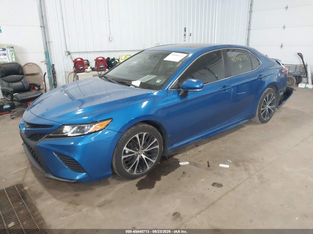 45448713 :رقم المزاد ، 4T1B11HKXJU008971 vin ، 2018 Toyota Camry Se مزاد بيع