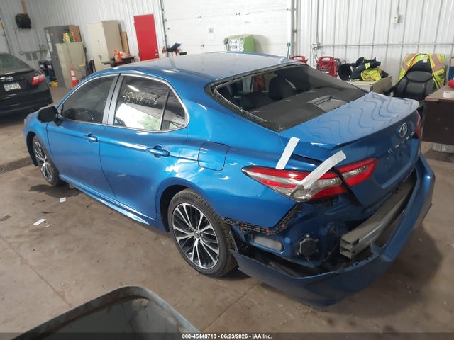 45448713 :رقم المزاد ، 4T1B11HKXJU008971 vin ، 2018 Toyota Camry Se مزاد بيع