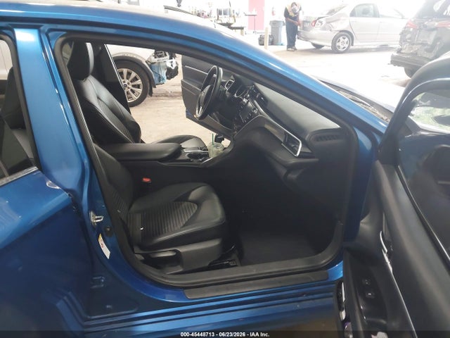 45448713 :رقم المزاد ، 4T1B11HKXJU008971 vin ، 2018 Toyota Camry Se مزاد بيع